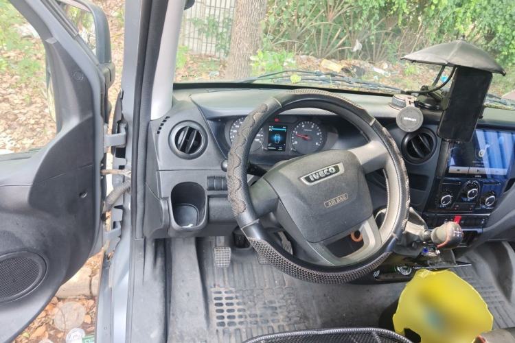 Used Iveco Eurocargo 2021 2.0T Manual Super Rui Long Wheelbase Short Overhang High Roof Side-Sliding Door F1A Driver Seat