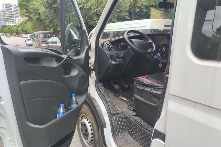 Used Iveco Eurocargo 2021 2.0T Manual Super-Rui Short Wheelbase Low-Roof Side-Hinged Door F1A Driver Seat