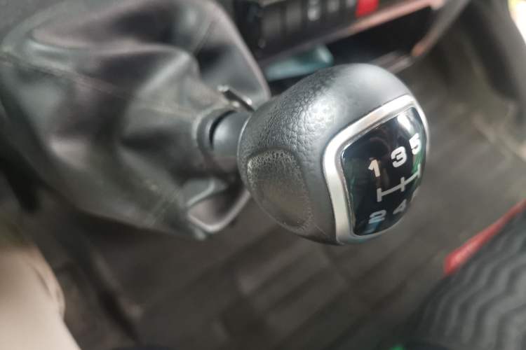 Used Iveco Eurocargo 2021 2.0T Manual Super-Rui Short Wheelbase High-Roof Side-Sliding Door F1A Gear Lever