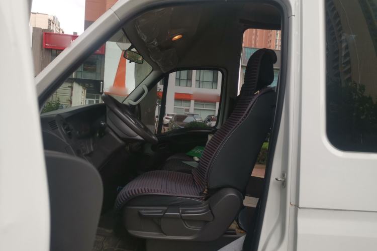 Used Iveco Eurocargo 2021 2.0T Manual Super-Rui Short Wheelbase High-Roof Side-Sliding Door F1A Left Front Seat