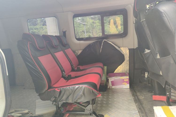 Used Iveco Eurocargo 2021 2.0T Manual Super-Rui Short Wheelbase Low-Roof Side-Hinged Door F1A Left Rear Seat