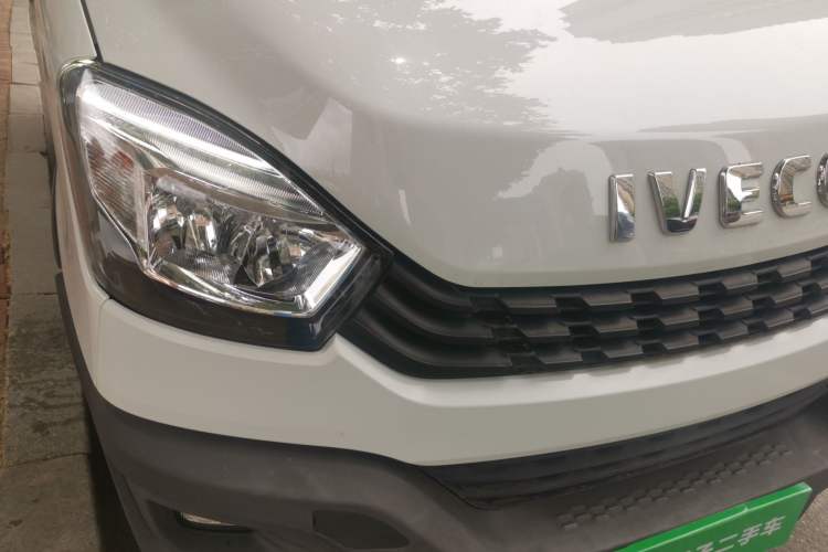 Used Iveco Eurocargo 2021 2.0T Manual Super-Rui Short Wheelbase High-Roof Side-Sliding Door F1A Right Front Headlight
