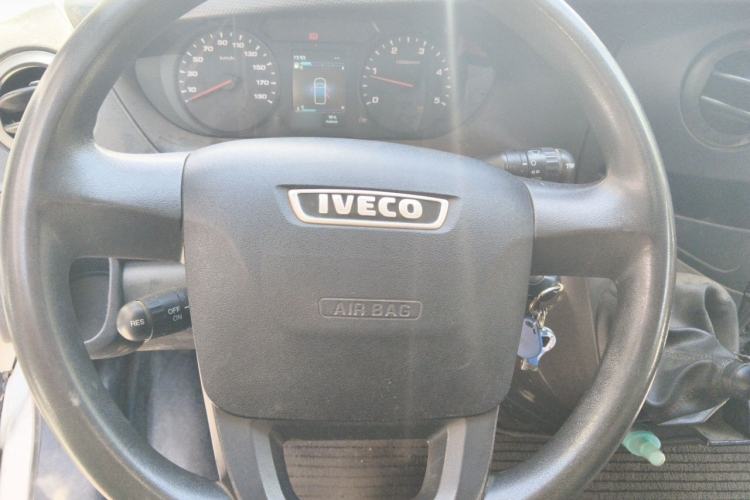 Used Iveco Eurocargo 2021 2.0T Manual Super Rui Long Wheelbase Short Overhang High Roof Side-Sliding Door F1A Steering Wheel