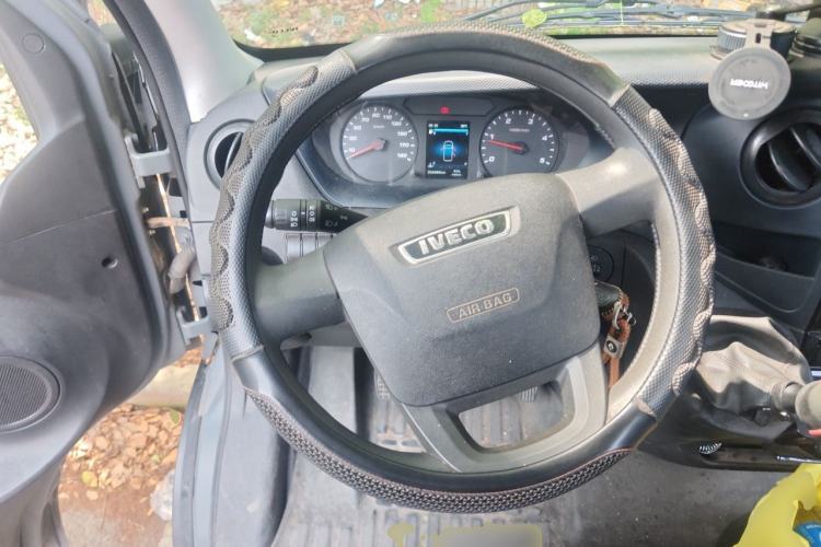 Used Iveco Eurocargo 2021 2.0T Manual Super Rui Long Wheelbase Short Overhang High Roof Side-Sliding Door F1A Steering Wheel