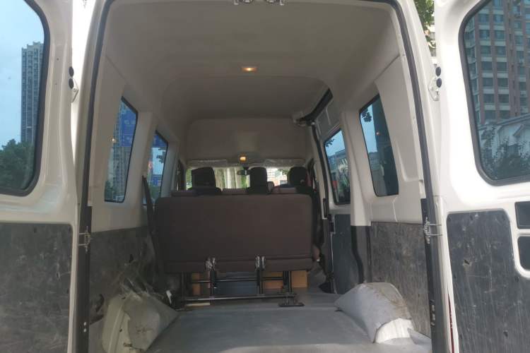 Used Iveco Eurocargo 2021 2.0T Manual Super-Rui Short Wheelbase High-Roof Side-Sliding Door F1A Trunk