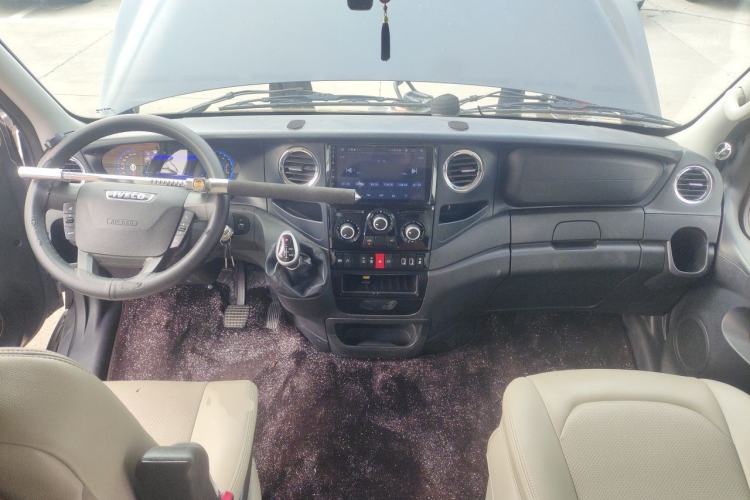 Used Iveco Eurocargo  Center Console