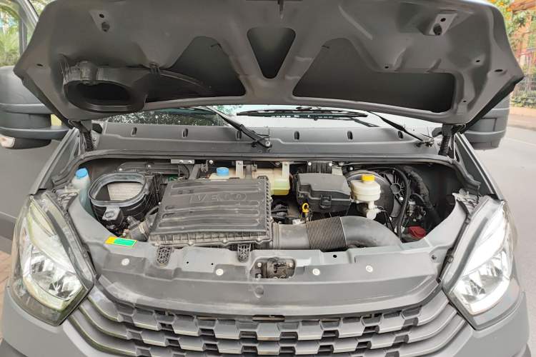 Used Iveco Eurocargo 2021 3.0T Automatic Chao Rui Short Wheelbase Low-Roof Side-Sliding Door F1C Engine Bay