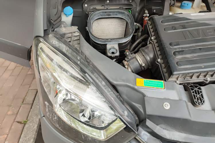 Used Iveco Eurocargo 2021 3.0T Automatic Chao Rui Short Wheelbase Low-Roof Side-Sliding Door F1C Engine Bay Right