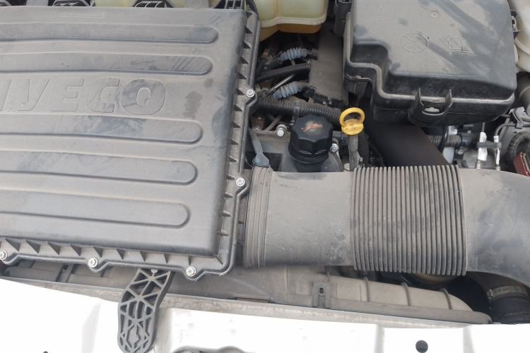 Used Iveco Eurocargo 2021 3.0T Automatic Chaorui Short Wheelbase High-Roof Side-Sliding Door F1C Engine Bay