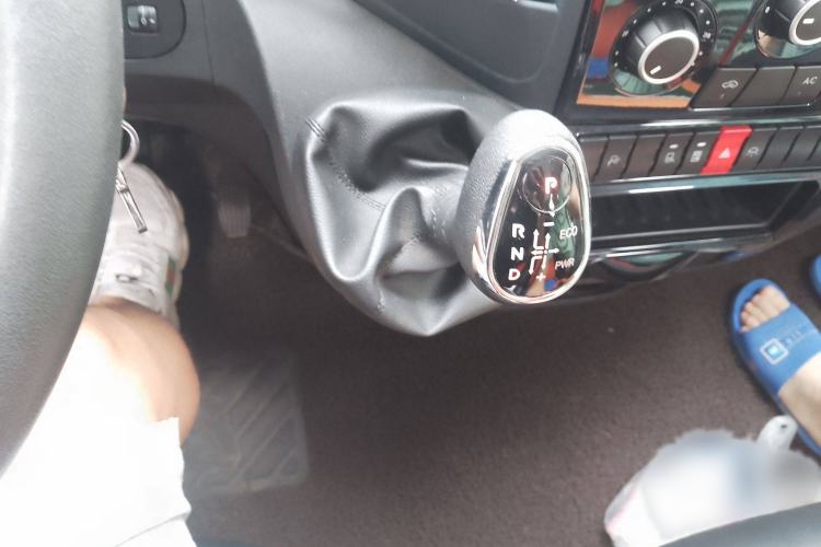 Used Iveco Eurocargo 2021 3.0T Automatic Chaorui Short Wheelbase High-Roof Side-Sliding Door F1C Gear Lever