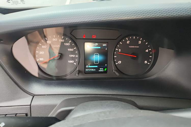 Used Iveco Eurocargo 2021 3.0T Automatic Chao Rui Short Wheelbase Low-Roof Side-Sliding Door F1C Instrument Cluster