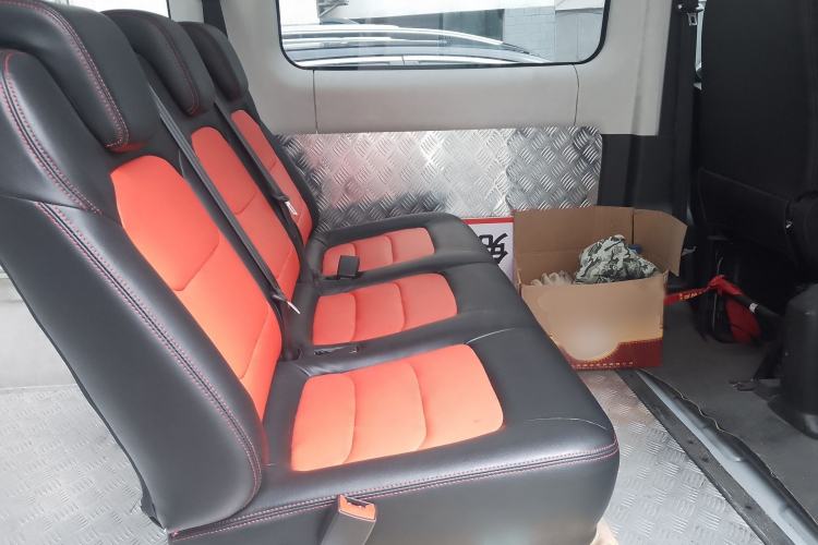Used Iveco Eurocargo 2021 3.0T Automatic Chaorui Short Wheelbase High-Roof Side-Sliding Door F1C Interior 4