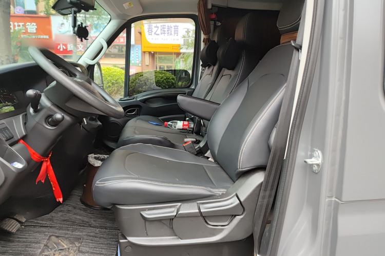 Used Iveco Eurocargo 2021 3.0T Automatic Chao Rui Short Wheelbase Low-Roof Side-Sliding Door F1C Left Front Seat