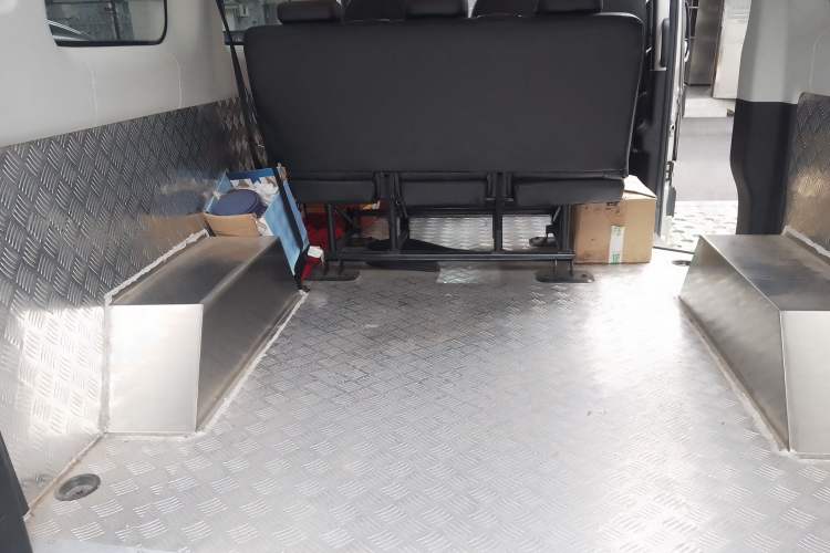 Used Iveco Eurocargo 2021 3.0T Automatic Chaorui Short Wheelbase High-Roof Side-Sliding Door F1C Trunk