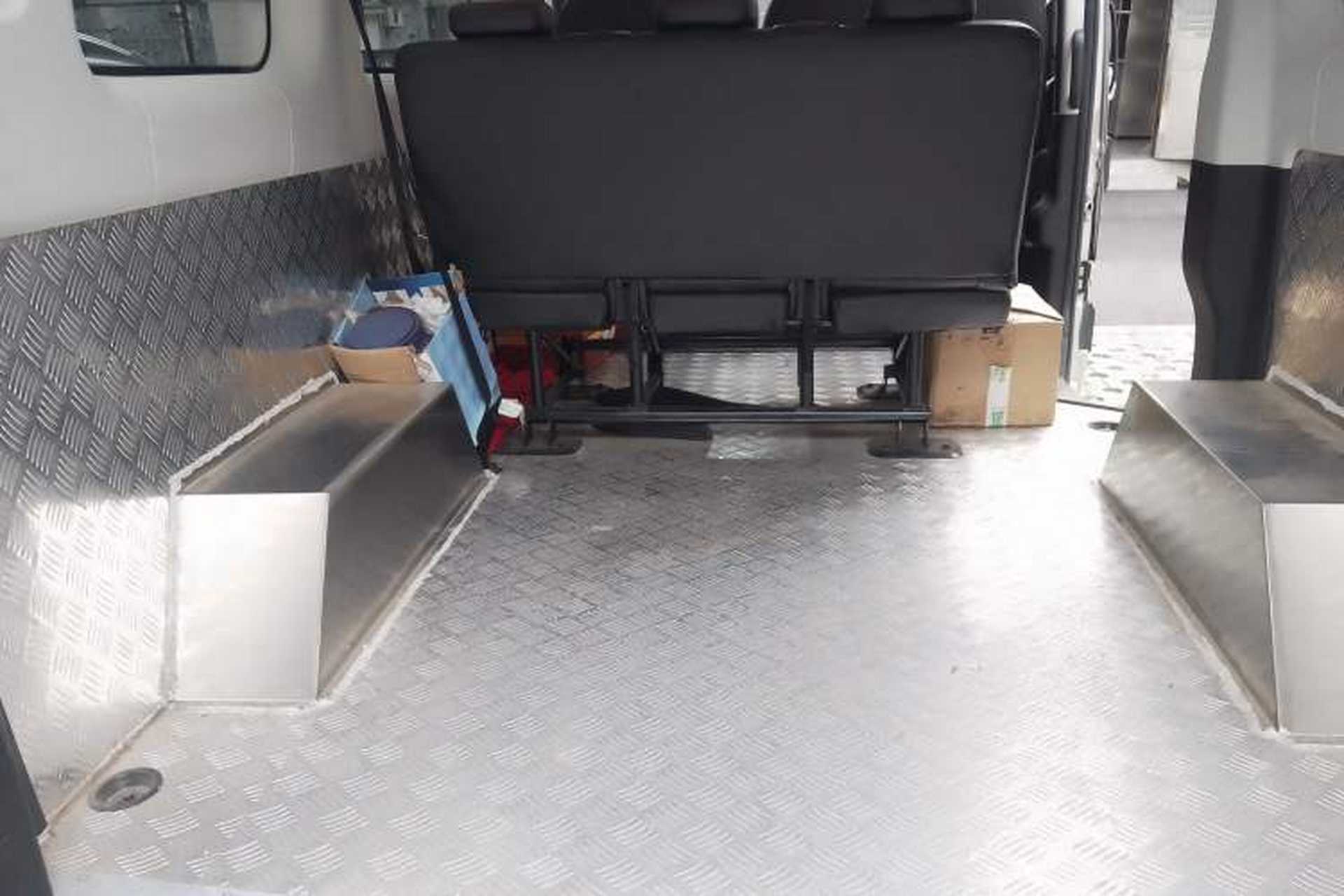 Used Iveco Eurocargo 2021 3.0T Automatic Chaorui Short Wheelbase High-Roof Side-Sliding Door F1C Trunk