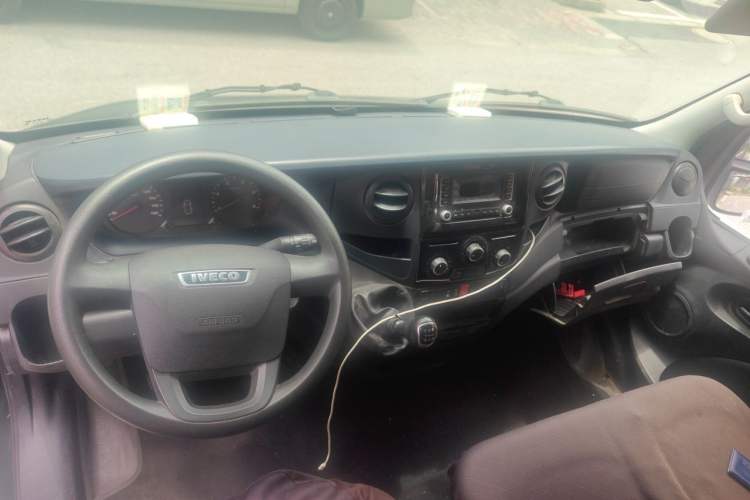 Used Iveco Eurocargo 2021 2.0T Manual Super-Rui Long Wheelbase Short Overhang High Roof Manual Doors F1A Center Console