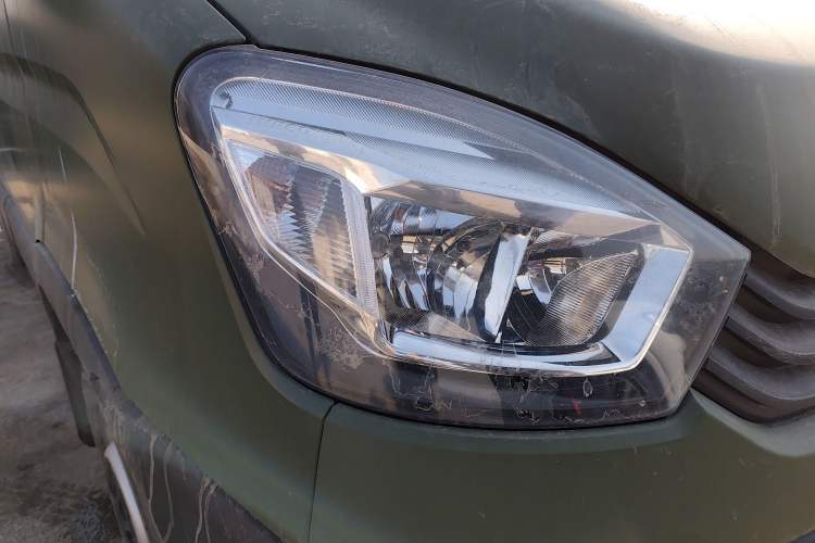 Used Iveco Eurocargo 2021 2.0T Manual Super-Rui Short Wheelbase Low-Roof Side-Hinged Door F1A Right Front Headlight