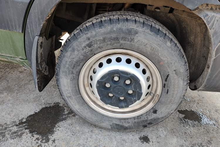 Used Iveco Eurocargo 2021 2.0T Manual Super-Rui Short Wheelbase Low-Roof Side-Hinged Door F1A Right Front Wheel Hub