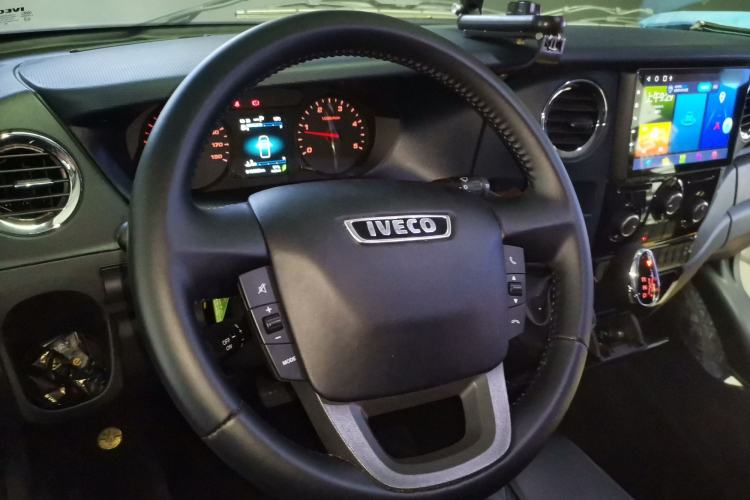 Used Iveco Eurocargo 2021 3.0T Automatic Super-Rui Short Wheelbase Low-Roof Manual-Door F1C Steering Wheel