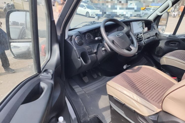 Used Iveco Eurocargo 2021 2.0T Manual Super-Rui Short Wheelbase High-Roof Side-Sliding Door F1A Driver Seat
