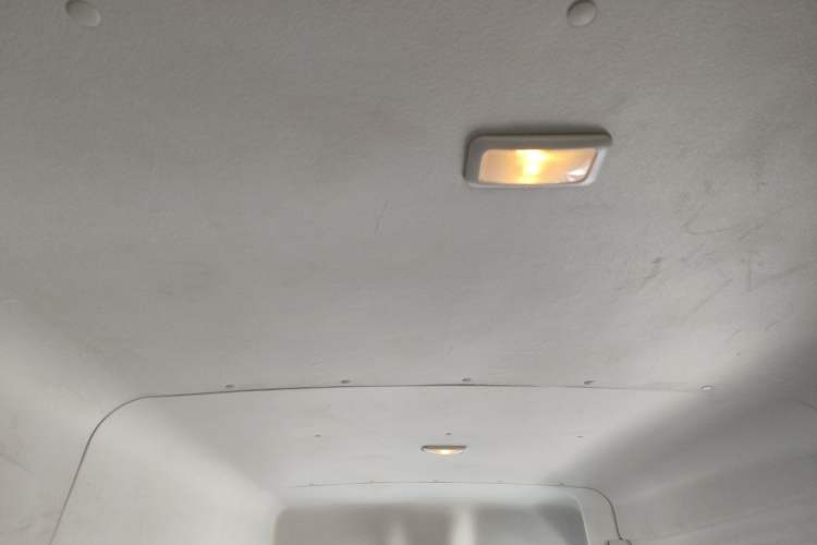 Used Iveco Eurocargo 2021 2.0T Manual Super-Rui Short Wheelbase High-Roof Side-Sliding Door F1A Headliner