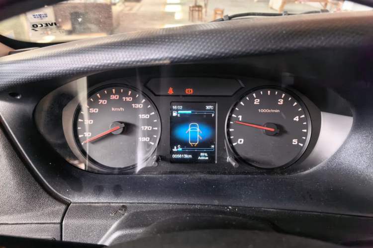 Used Iveco Eurocargo 2021 2.0T Manual Super-Rui Short Wheelbase High-Roof Side-Sliding Door F1A Instrument Cluster