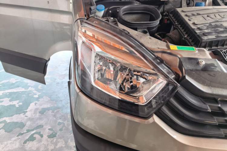 Used Iveco Eurocargo 2021 2.0T Manual Super-Rui Short Wheelbase High-Roof Side-Sliding Door F1A Right Front Headlight