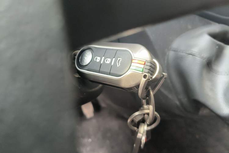 Used Iveco Eurocargo 2021 2.0T Manual Super-Rui Short Wheelbase Low-Roof Side-Hinged Door F1A Vehicle Key