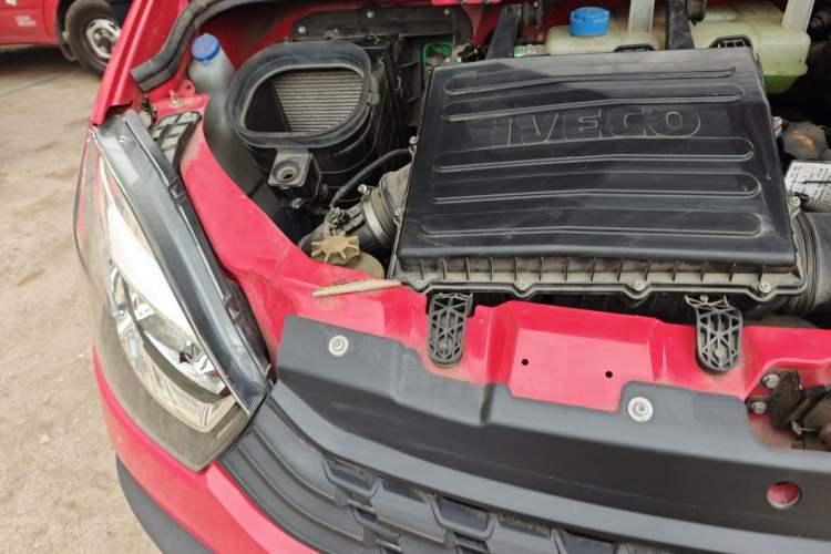 Used Iveco Eurocargo 2021 2.0T Manual Yunrui Short Wheelbase High-Roof Side-Swing Door F1A Engine Bay Right