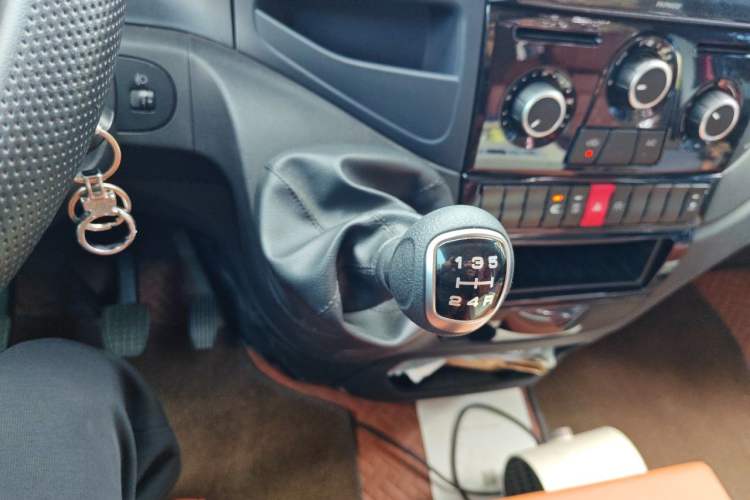 Used Iveco Eurocargo 2021 2.0T Manual Super-Rui Short Wheelbase High-Roof Side-Sliding Door F1A Gear Lever