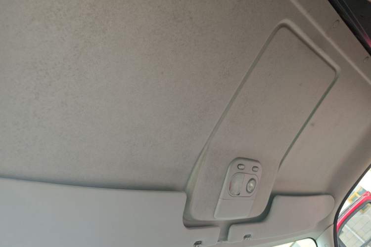 Used Iveco Eurocargo 2021 2.0T Manual Yunrui Short Wheelbase High-Roof Side-Swing Door F1A Headliner