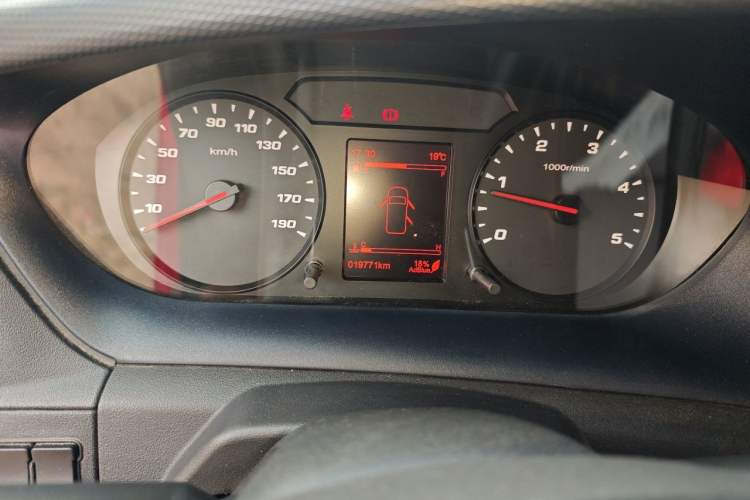 Used Iveco Eurocargo 2021 2.0T Manual Yunrui Short Wheelbase High-Roof Side-Swing Door F1A Instrument Cluster