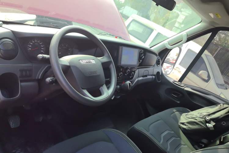 Used Iveco Eurocargo 2021 2.0T Manual Super-Rui Short Wheelbase High-Roof Side-Sliding Door F1A Interior 2