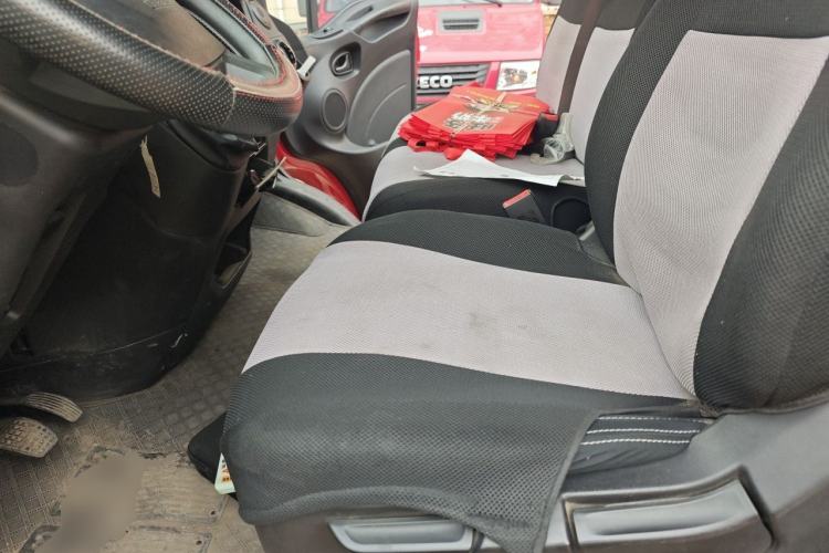Used Iveco Eurocargo 2021 2.0T Manual Yunrui Short Wheelbase High-Roof Side-Swing Door F1A Left Front Seat