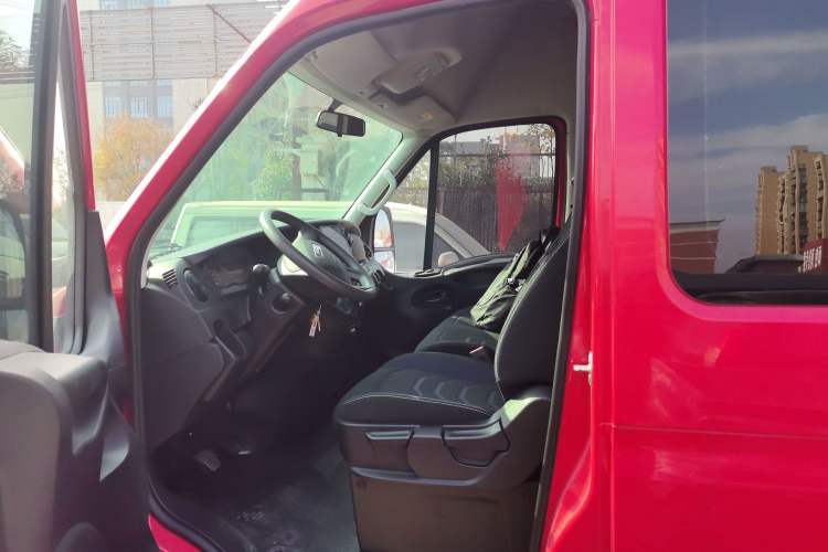 Used Iveco Eurocargo 2021 2.0T Manual Super-Rui Short Wheelbase High-Roof Side-Sliding Door F1A Left Front Seat
