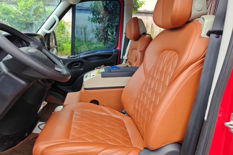 Used Iveco Eurocargo 2021 2.0T Manual Super-Rui Short Wheelbase High-Roof Side-Sliding Door F1A Left Front Seat