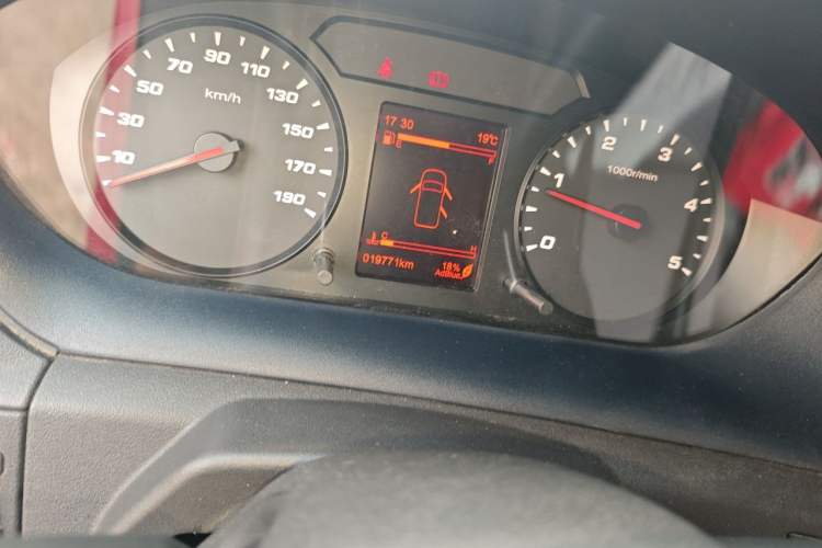 Used Iveco Eurocargo 2021 2.0T Manual Yunrui Short Wheelbase High-Roof Side-Swing Door F1A Odometer Close Up