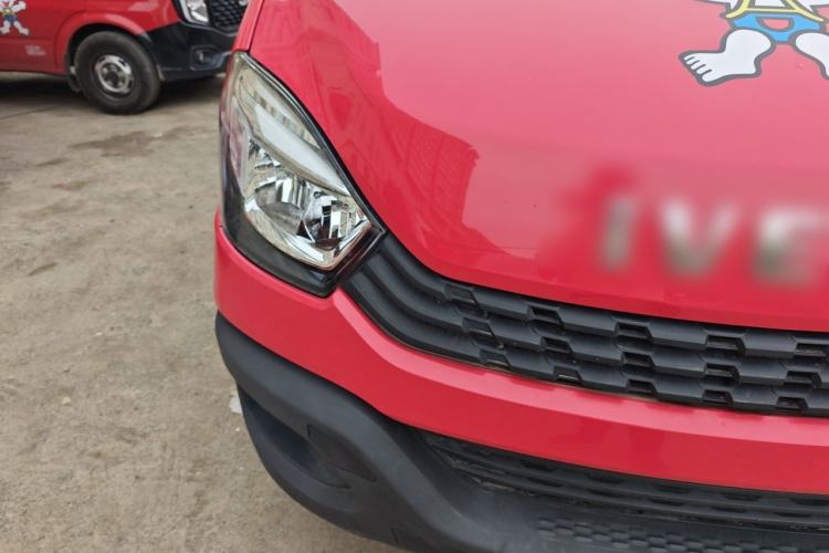 Used Iveco Eurocargo 2021 2.0T Manual Yunrui Short Wheelbase High-Roof Side-Swing Door F1A Right Front Headlight