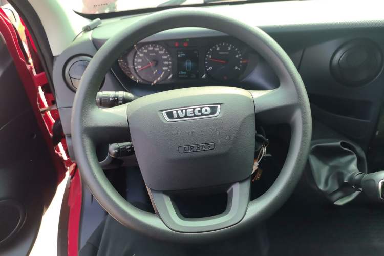 Used Iveco Eurocargo 2021 2.0T Manual Super-Rui Short Wheelbase High-Roof Side-Sliding Door F1A Steering Wheel