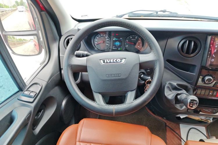 Used Iveco Eurocargo 2021 2.0T Manual Super-Rui Short Wheelbase High-Roof Side-Sliding Door F1A Steering Wheel