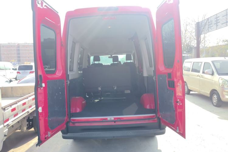 Used Iveco Eurocargo 2021 2.0T Manual Super-Rui Short Wheelbase High-Roof Side-Sliding Door F1A Trunk