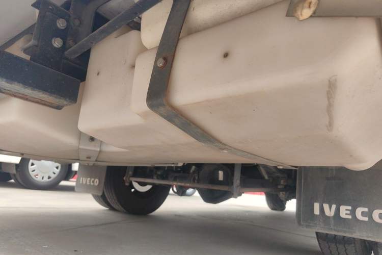 Used Iveco Eurocargo 2021 3.0T Automatic Professional Chassis 4.5-Ton Long-Wheelbase Double-Cab Chassis F1C Chassis Rear Right