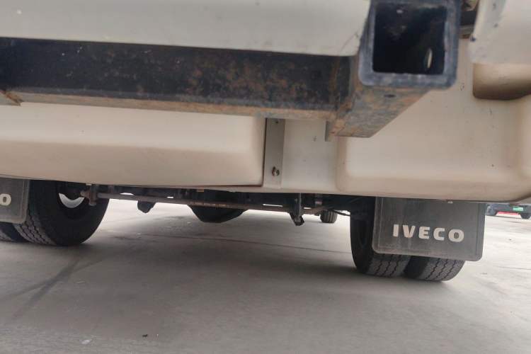 Used Iveco Eurocargo 2021 3.0T Automatic Professional Chassis 4.5-Ton Long-Wheelbase Double-Cab Chassis F1C Chassis Rear