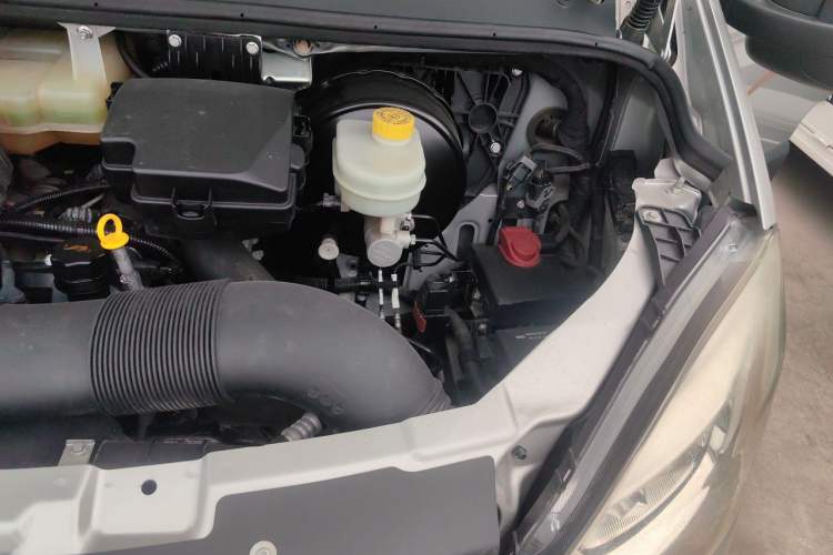 Used Iveco Eurocargo 2021 3.0T Automatic Professional Chassis 4.5-Ton Long-Wheelbase Double-Cab Chassis F1C Engine Bay Left