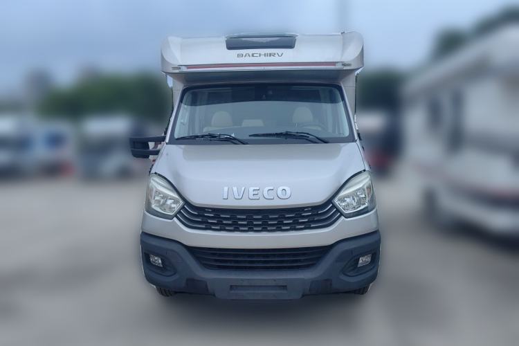 Used Iveco Eurocargo 2021 3.0T Automatic Professional Chassis 4.5-Ton Long-Wheelbase Double-Cab Chassis F1C Front