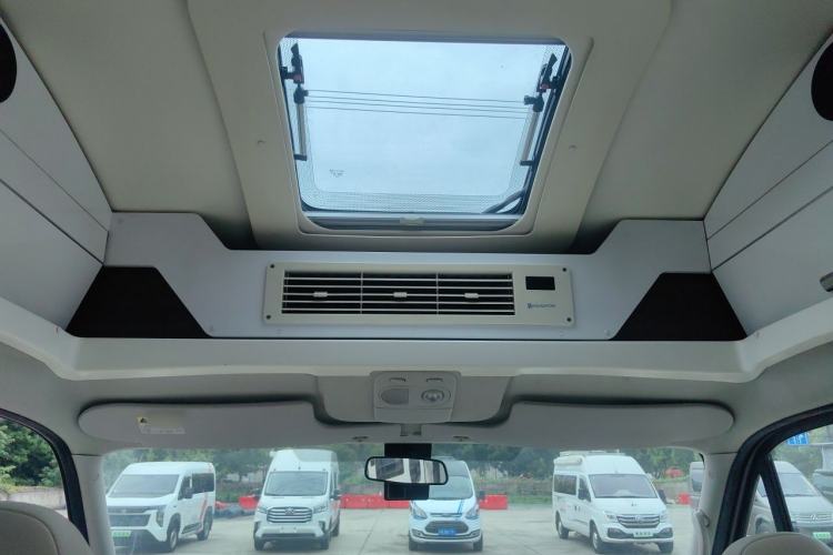 Used Iveco Eurocargo 2021 3.0T Automatic Professional Chassis 4.5-Ton Long-Wheelbase Double-Cab Chassis F1C Headliner