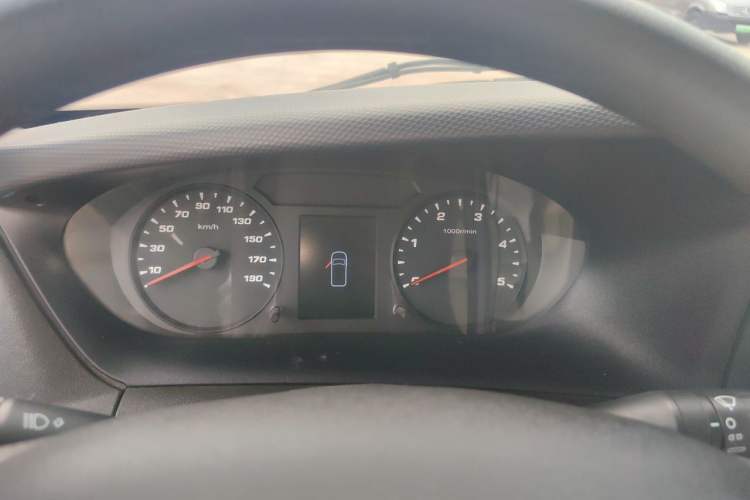 Used Iveco Eurocargo 2021 3.0T Automatic Professional Chassis 4.5-Ton Long-Wheelbase Double-Cab Chassis F1C Instrument Cluster