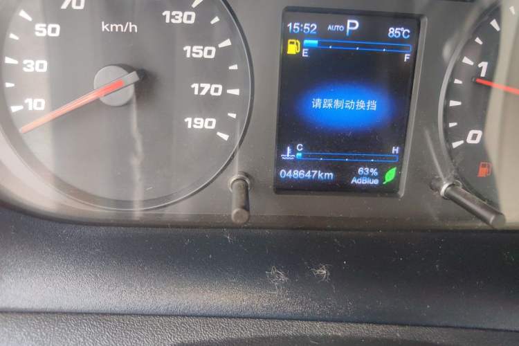 Used Iveco Eurocargo 2021 3.0T Automatic Professional Chassis 4.5-Ton Long-Wheelbase Double-Cab Chassis F1C Odometer Close Up