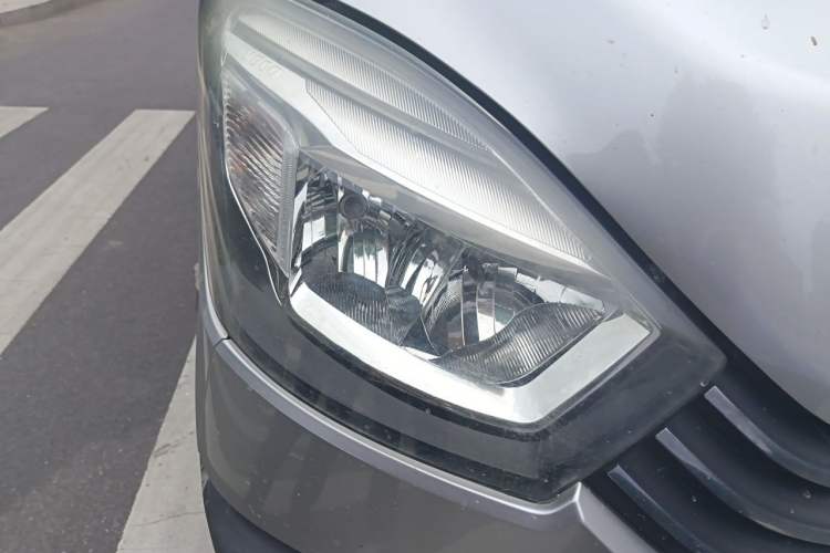 Used Iveco Eurocargo 2021 3.0T Automatic Chao Rui Short Wheelbase Low-Roof Side-Sliding Door F1C Right Front Headlight