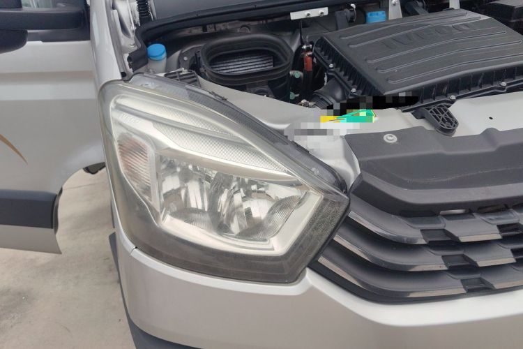 Used Iveco Eurocargo 2021 3.0T Automatic Professional Chassis 4.5-Ton Long-Wheelbase Double-Cab Chassis F1C Right Front Headlight